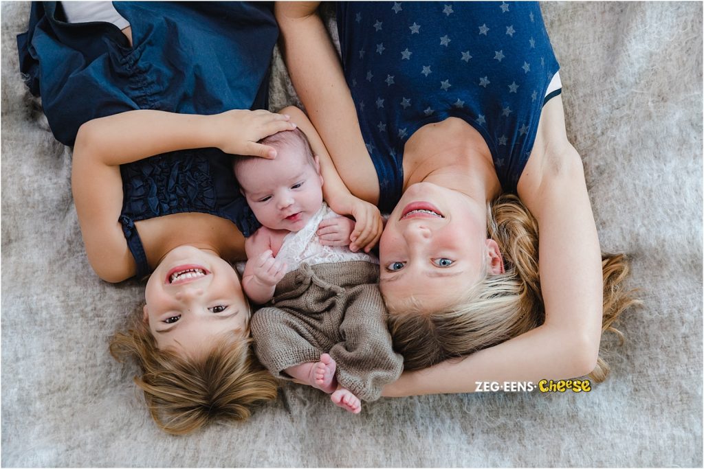 Newbornfotoshoot met zusjes 