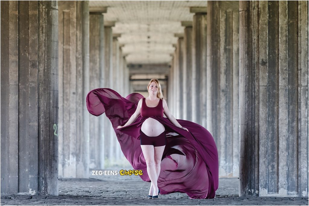 Zwangerschapsfotoshoot strand en industrie